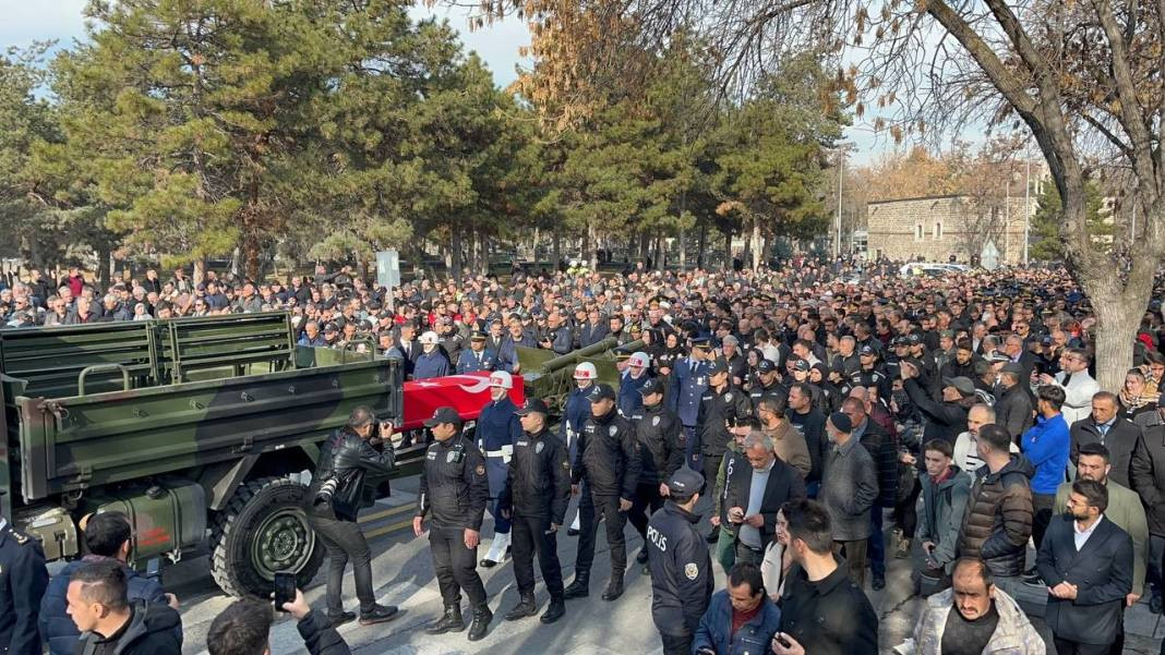 Kayseri şehidine ağladı! Tuğgeneral İsa Baydilli'ye son veda - Resim: 28